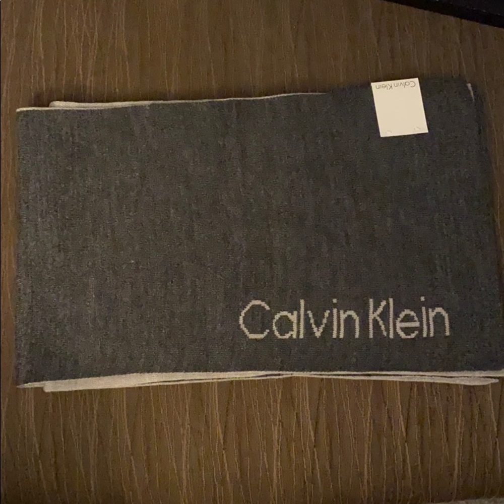 NWT Calvin Klein reversible winter scarf